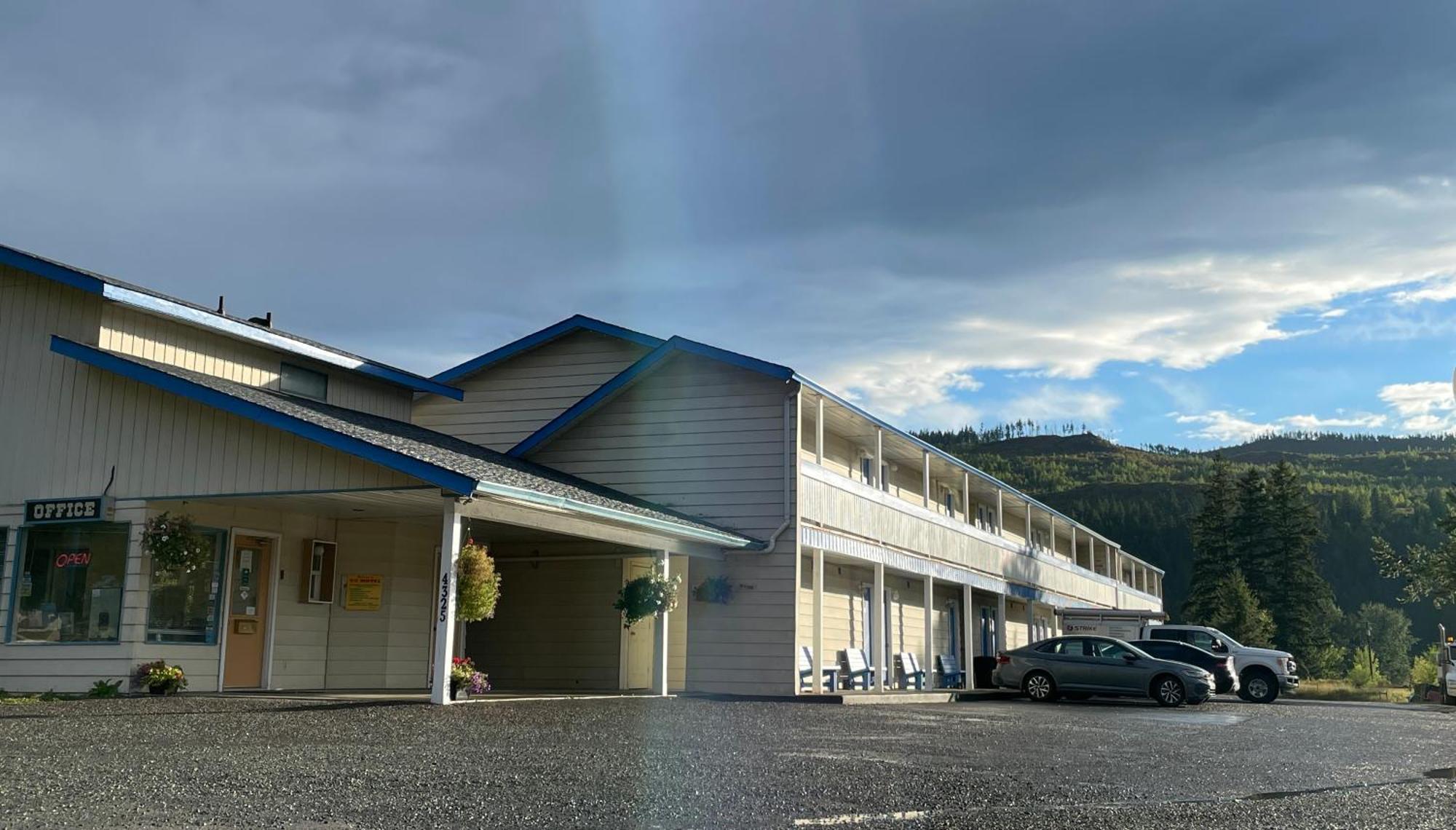 Y-5 Motel Barrière Εξωτερικό φωτογραφία